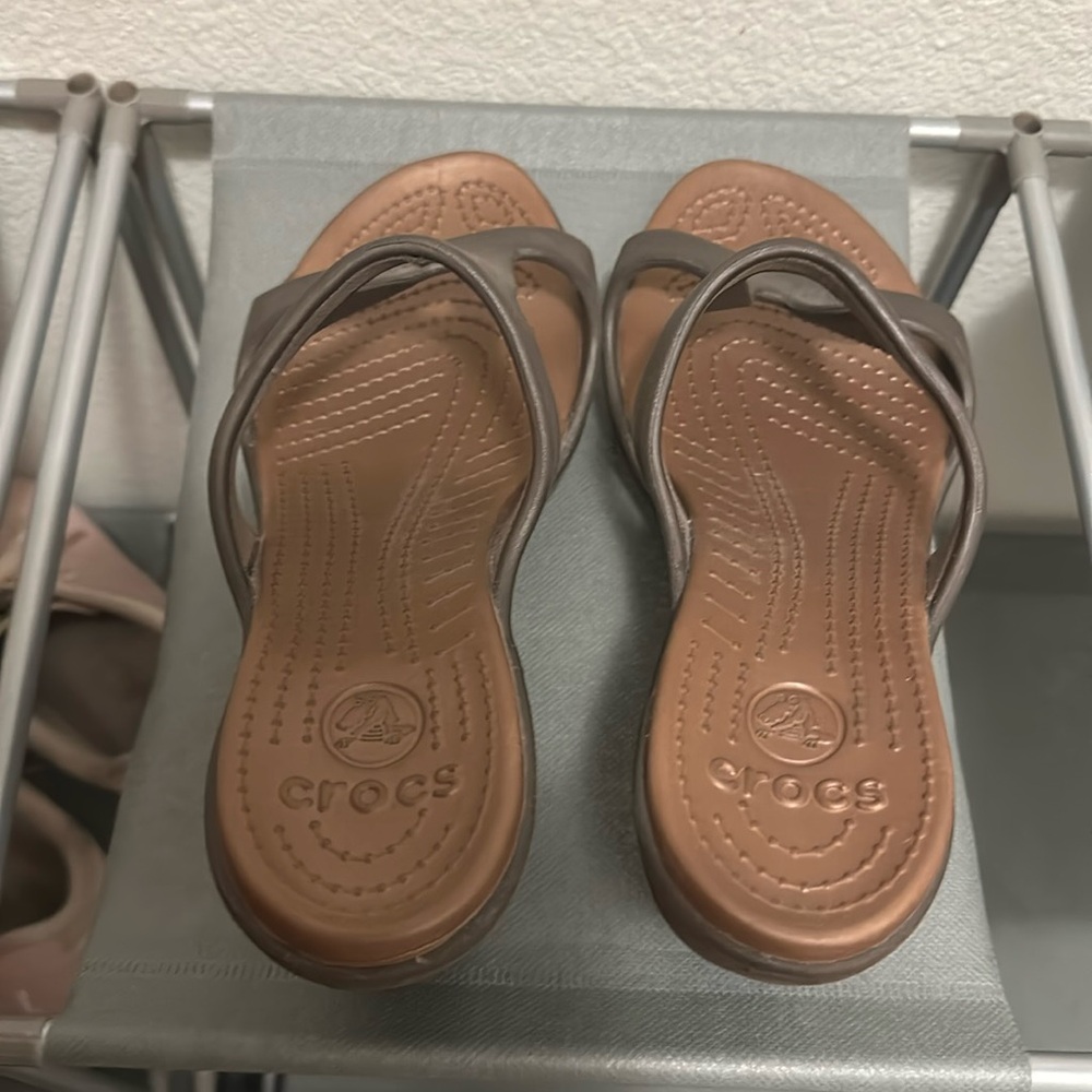 Croc wedges